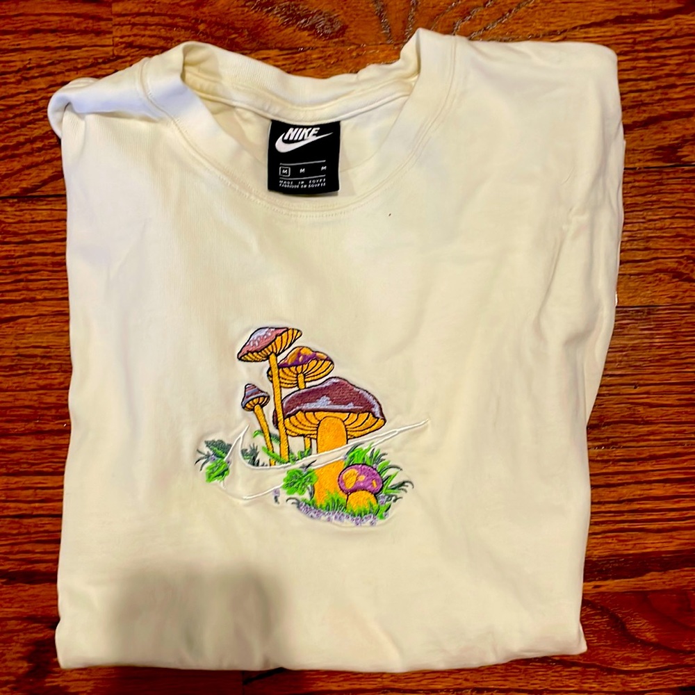 Nike vintage “shroom” tee